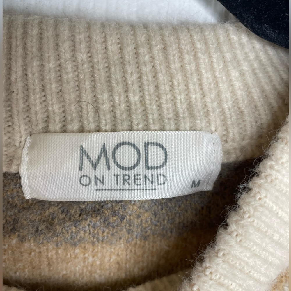 Mod On Trend Neutral Colored Pattern Sweater - image 3